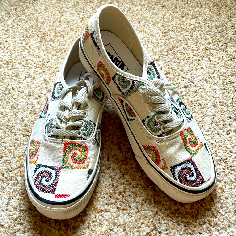 Ladies Vans Shoes like new size 9.5 Granny Check style